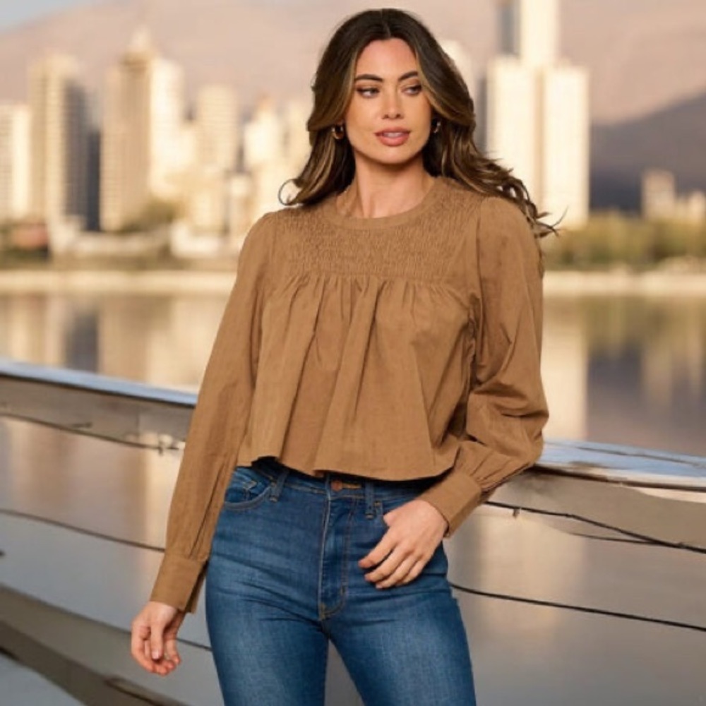 MOCHA MUSE LONG SLEEVE SMOCK DETAILED TOP
Brown